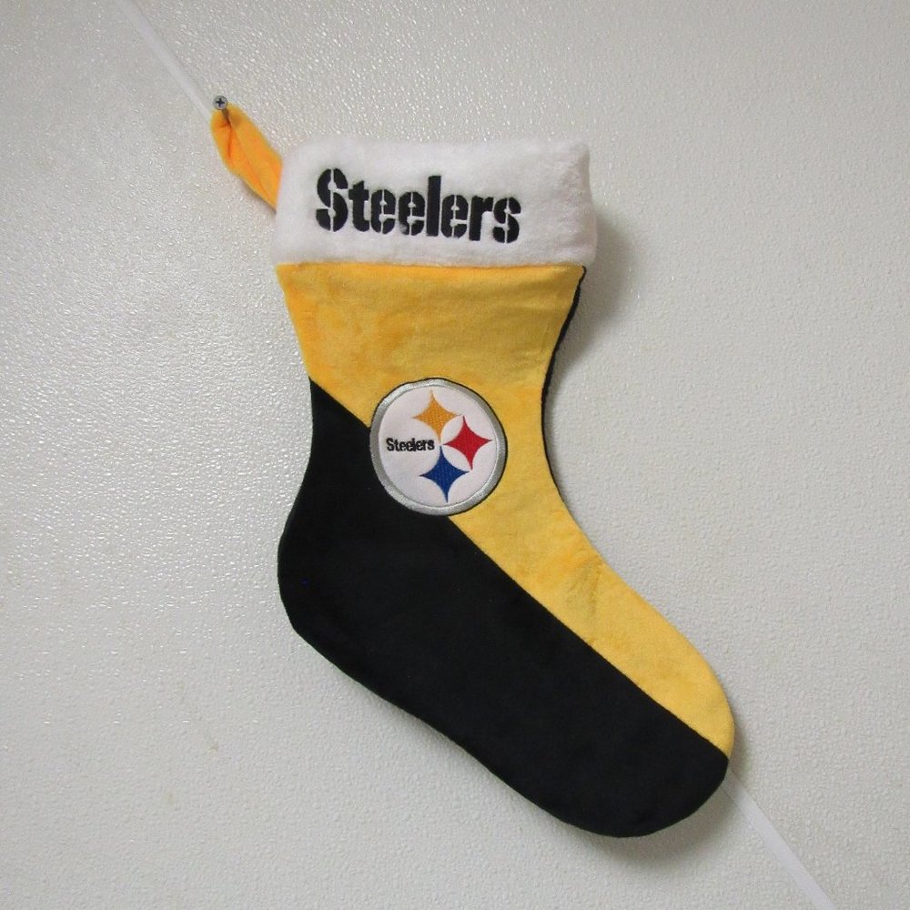 Embroidered NFL Pittsburgh Steelers on 18″ Yellow/Black Basic Christmas Stocking